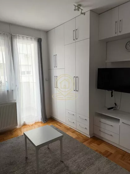 Crveni Pevac | 4zida.rs