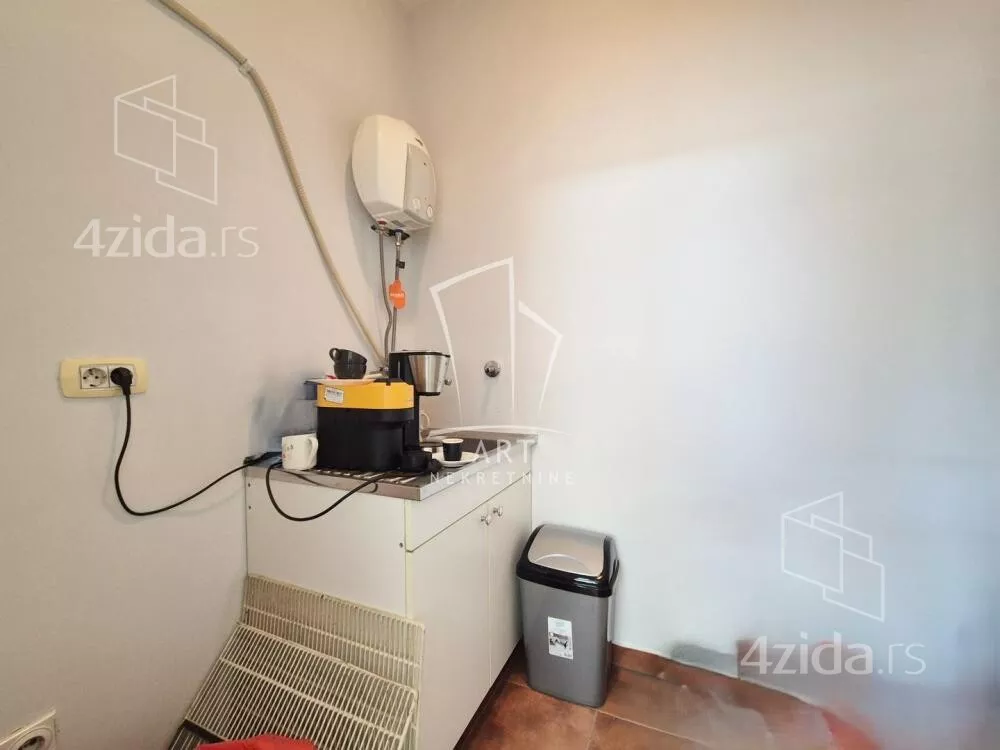 Lokal | 4zida