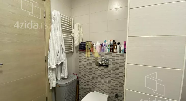 Šestosoban stan | 4zida