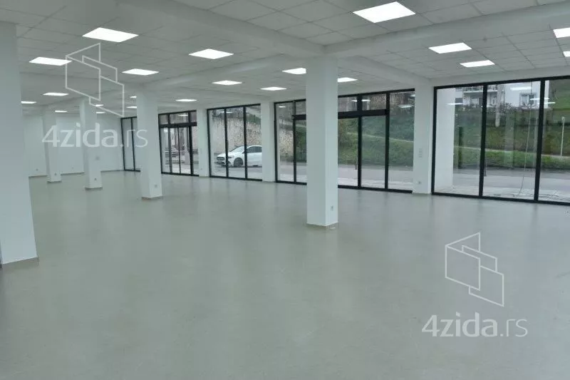 Poslovna zgrada | 4zida