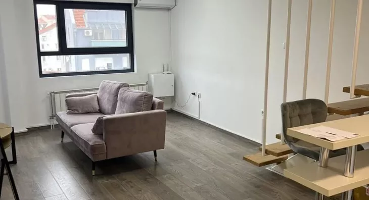 Šestosoban stan | 4zida