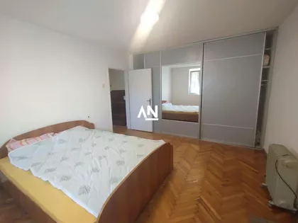 Milana Raspopovića | 4zida.rs