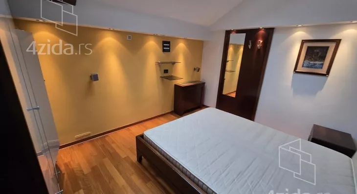 Šestosoban stan | 4zida