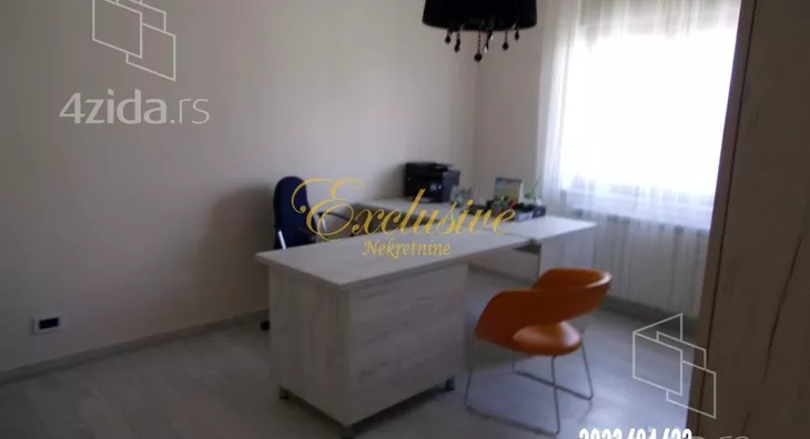 Šestoiposoban stan | 4zida