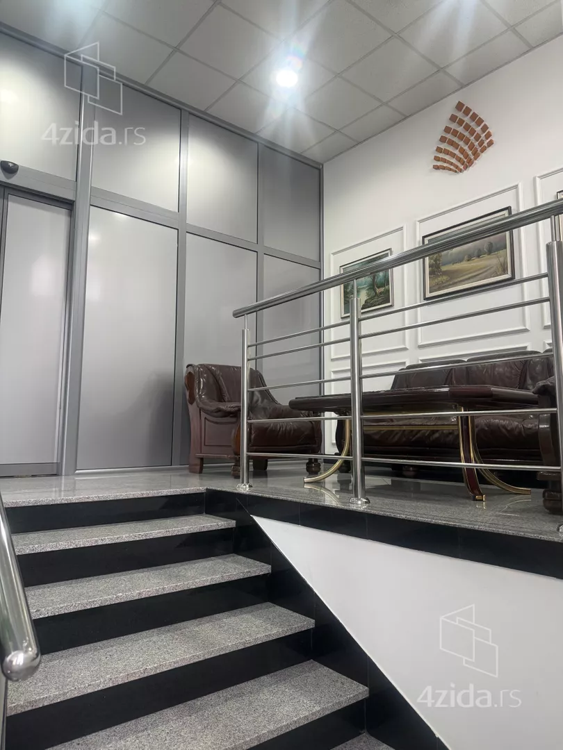 Poslovna zgrada | 4zida