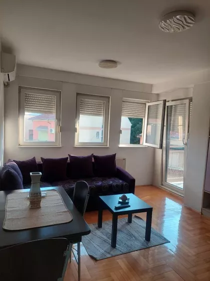 Crveni Pevac | 4zida.rs