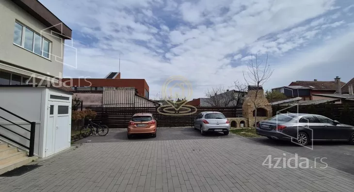 Poslovna zgrada | 4zida