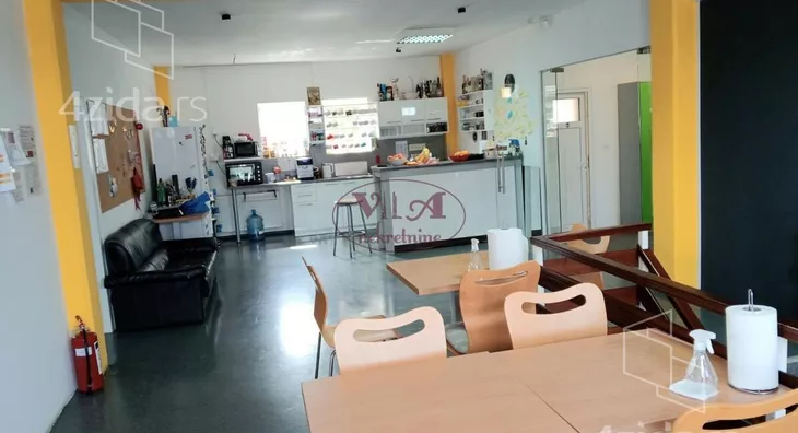 Poslovna zgrada | 4zida