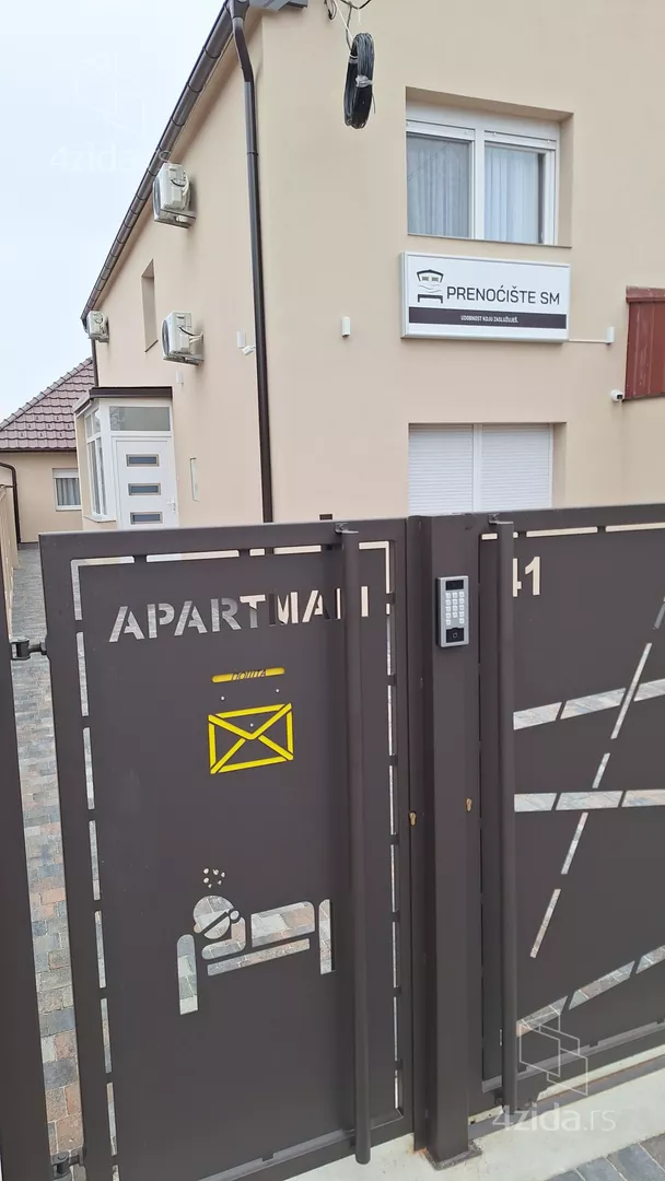 Poslovna zgrada | 4zida