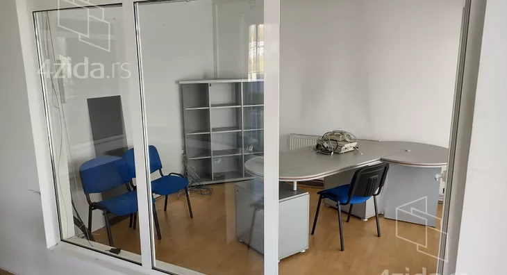 Poslovna zgrada | 4zida