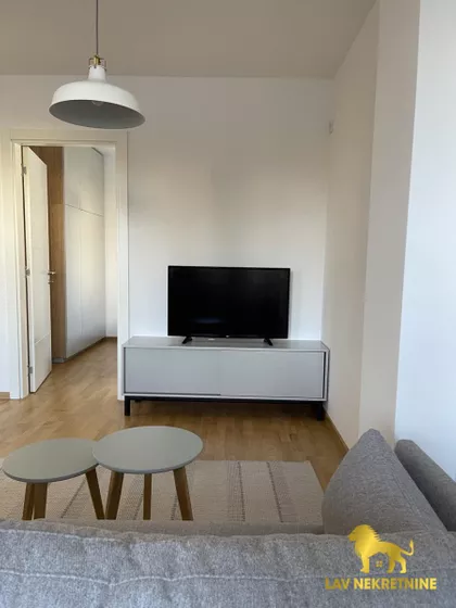 LAZE LAZAREVIĆA | 4zida.rs