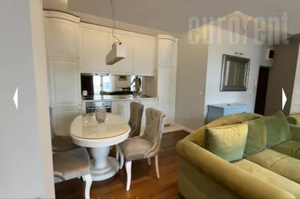 CRVENI KRST | 4zida.rs