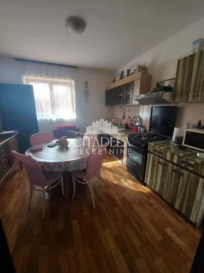 Školska | 4zida.rs