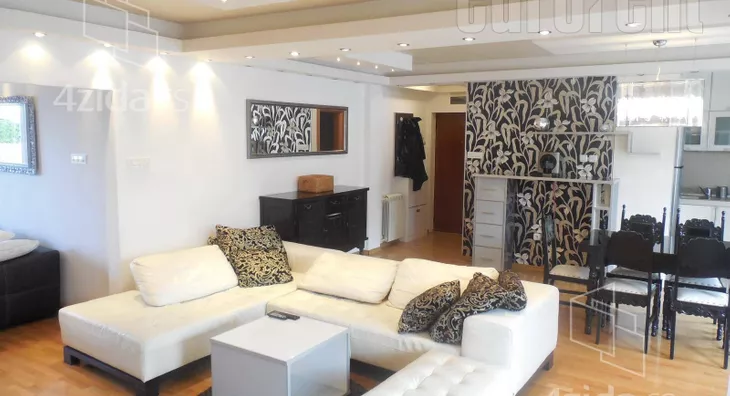 Četvoroiposoban stan | 4zida