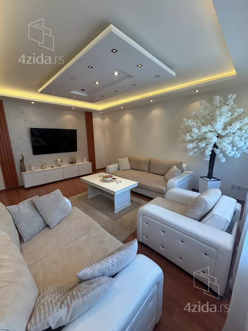 Šestosoban stan | 4zida