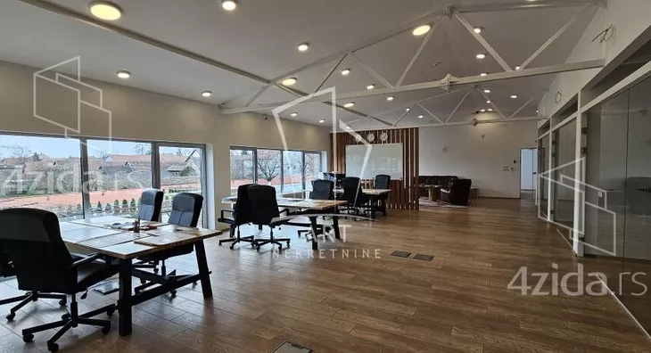 Poslovna zgrada | 4zida
