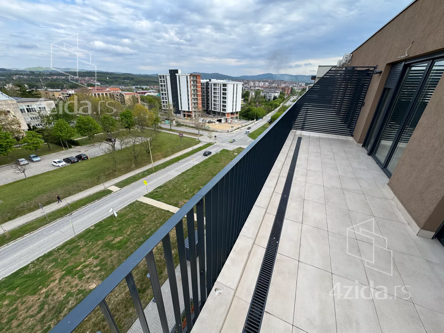 Troiposoban stan | 4zida