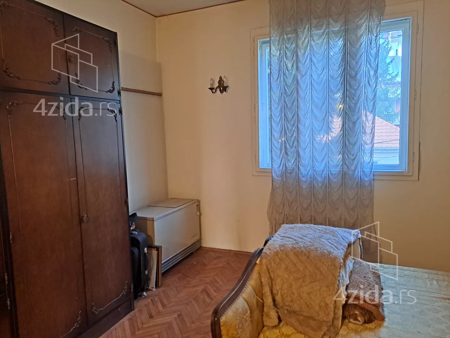 Četvoroiposoban stan | 4zida