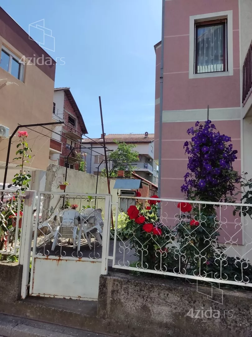 Troiposoban stan | 4zida