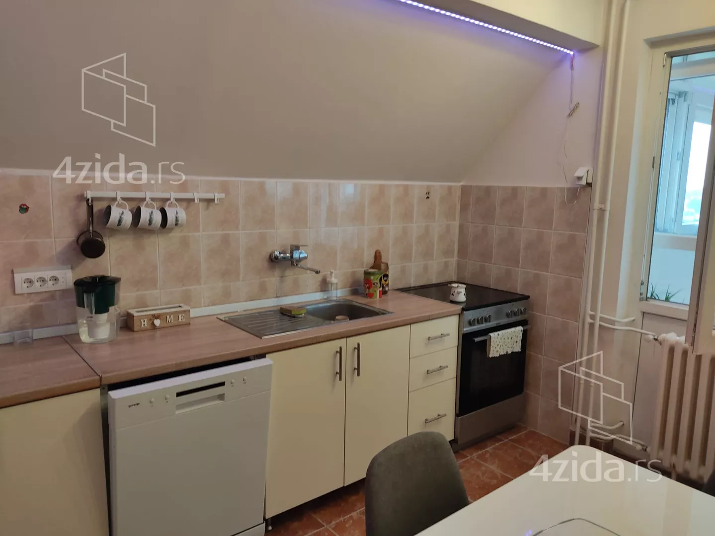 Jednoiposoban stan | 4zida