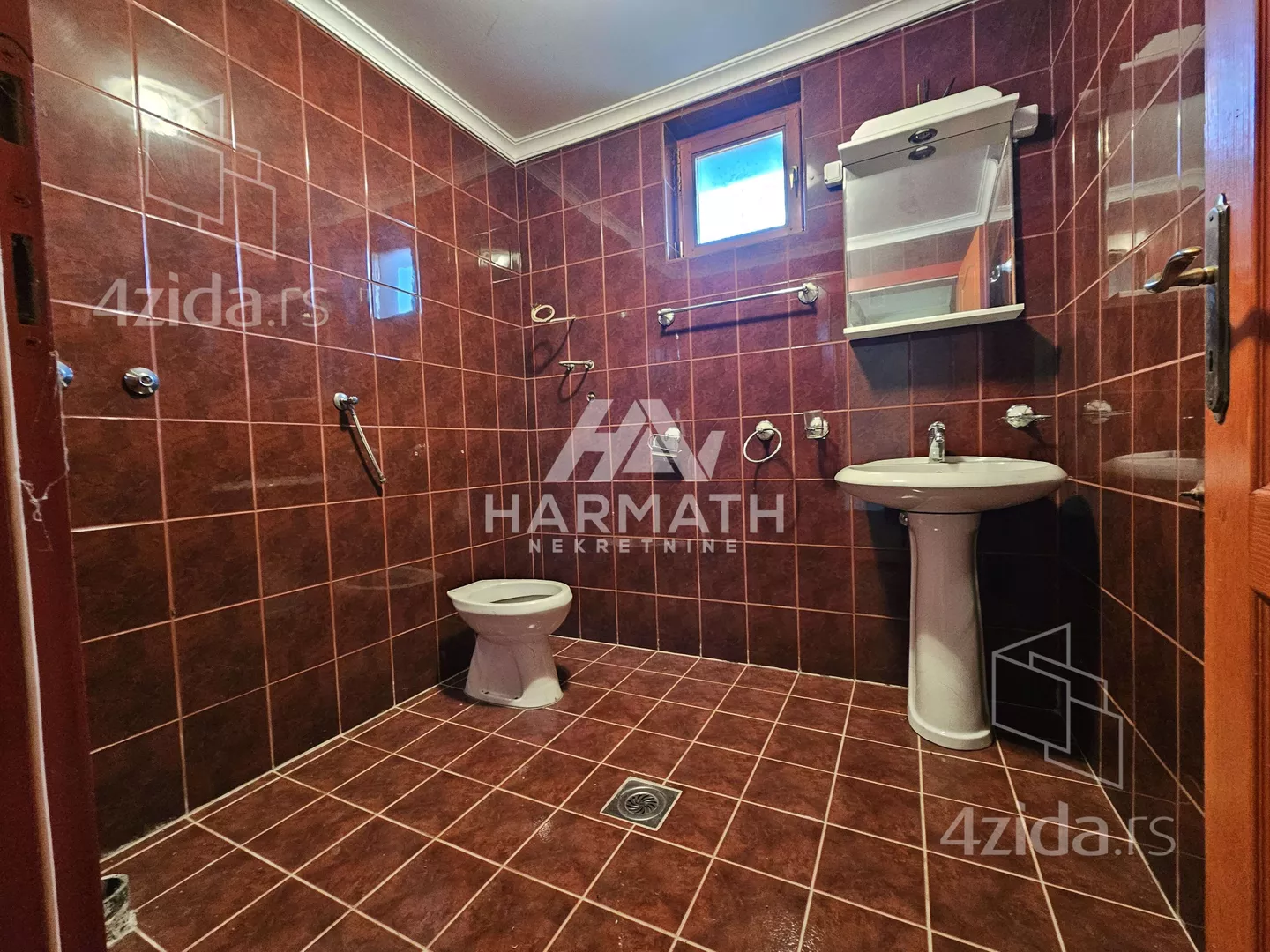 Poslovna zgrada | 4zida