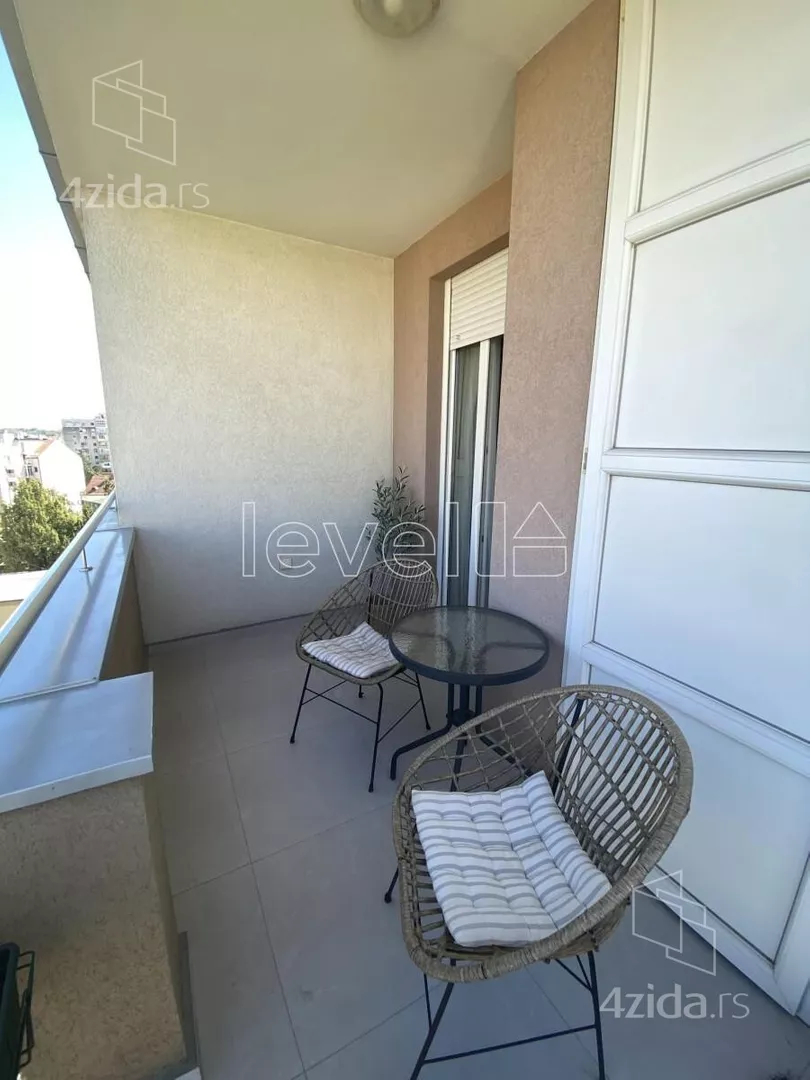 Šestosoban stan | 4zida