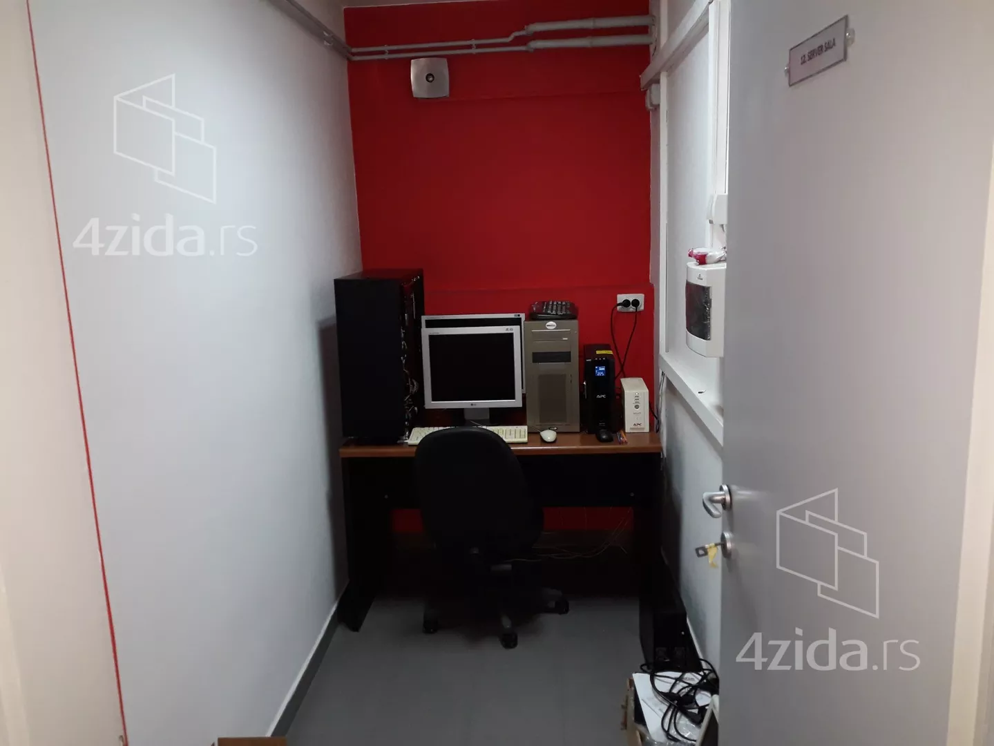 Poslovna zgrada | 4zida