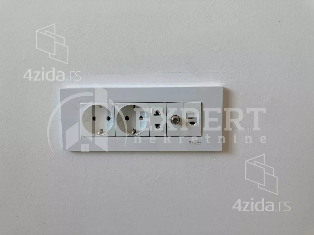 Lokal | 4zida