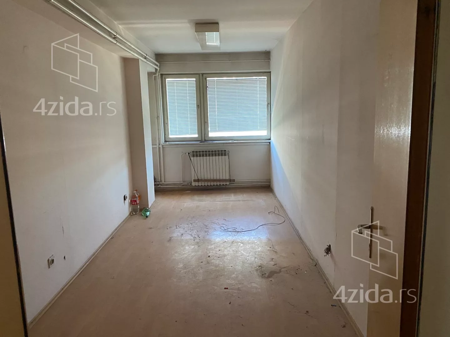 Poslovna zgrada | 4zida