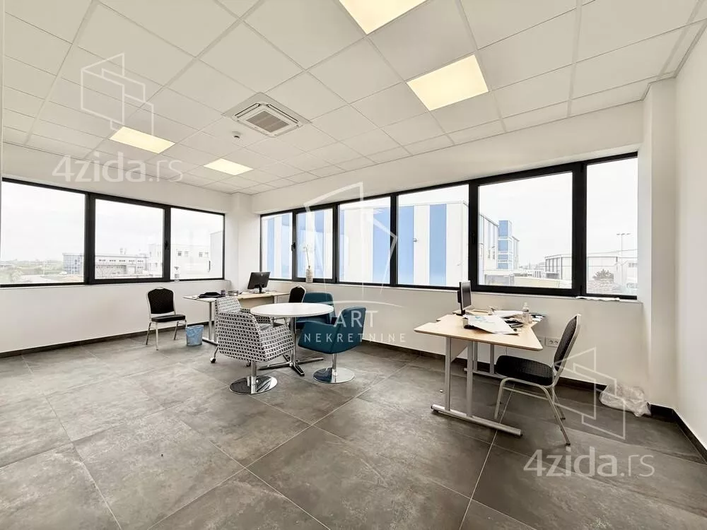 Poslovna zgrada | 4zida