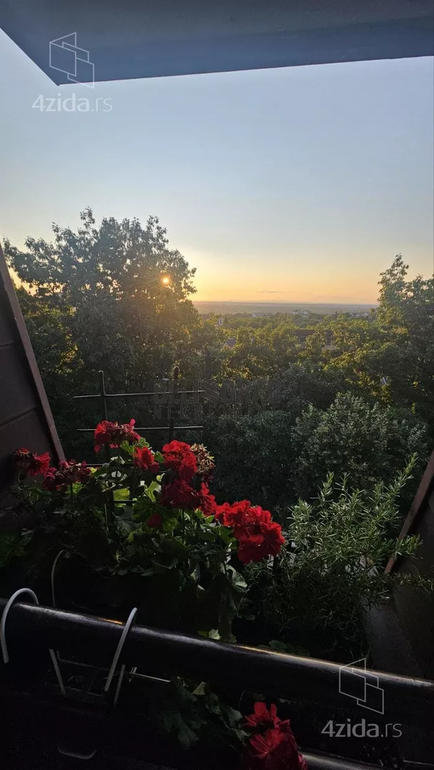 Četvoroiposoban stan | 4zida