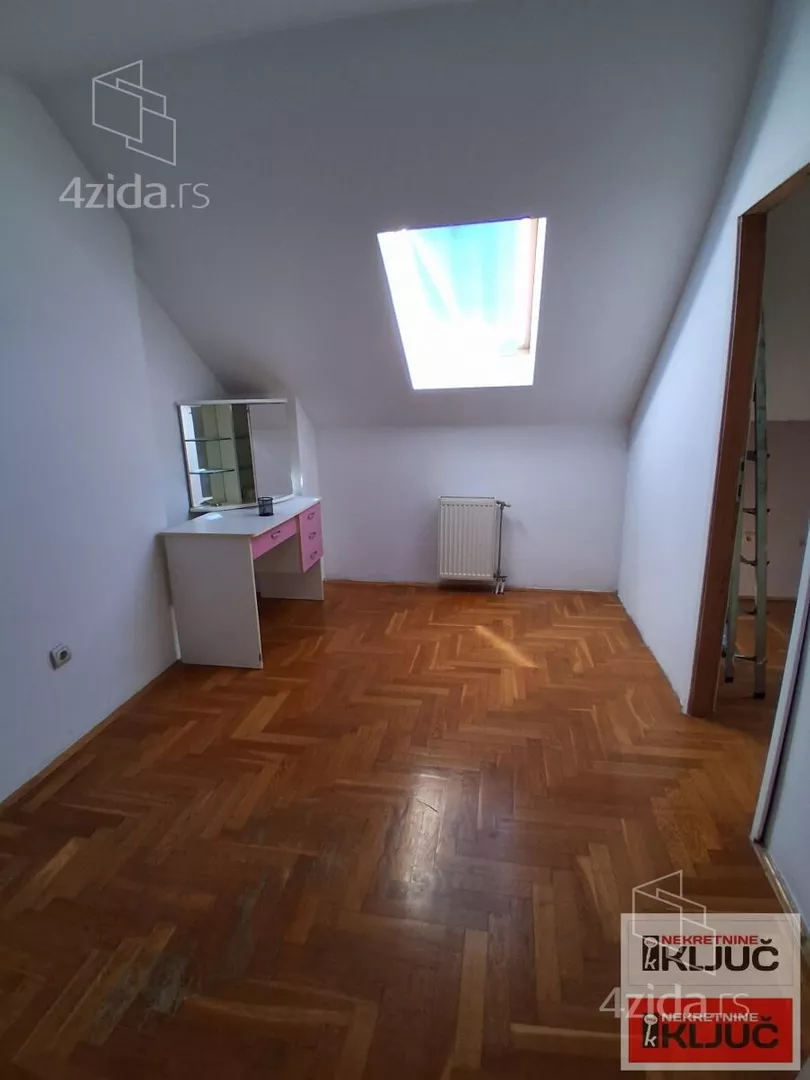 Četvoroiposoban stan | 4zida