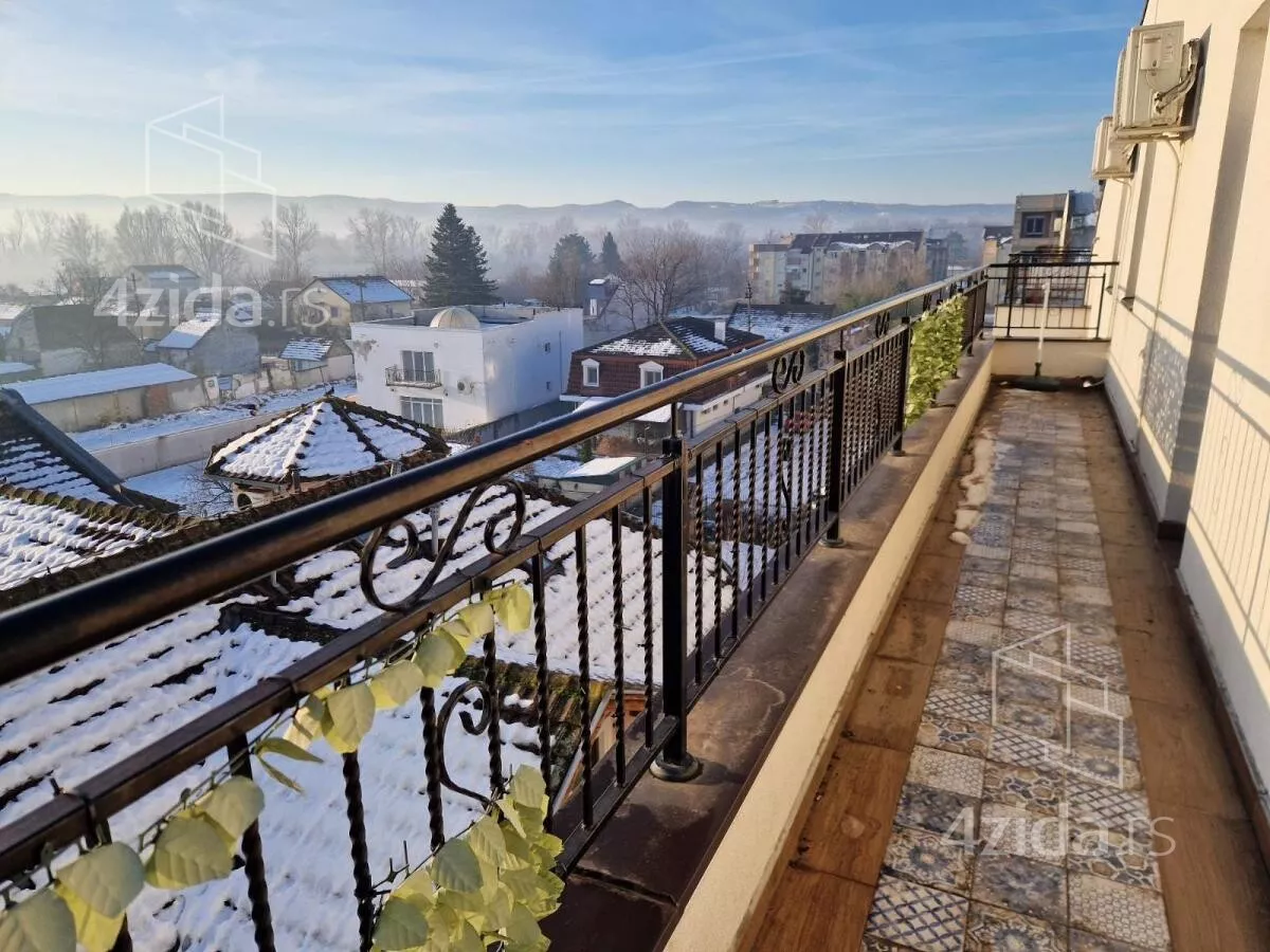 Petosoban stan | 4zida