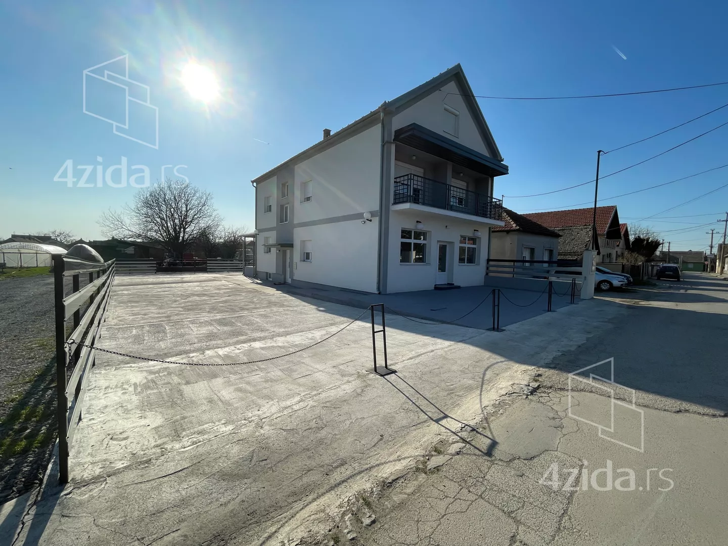 Poslovna zgrada | 4zida