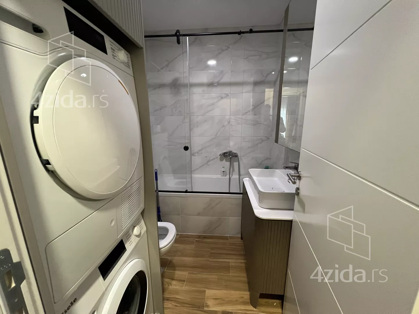 Troiposoban stan | 4zida