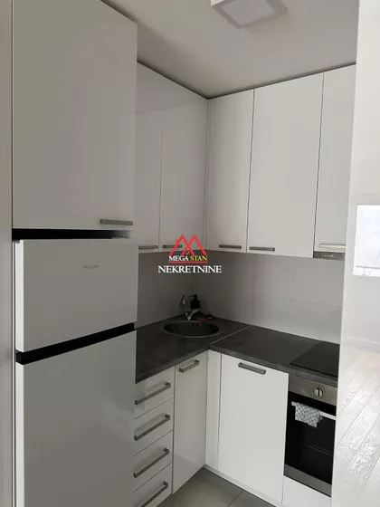 Lasla Gala | 4zida.rs