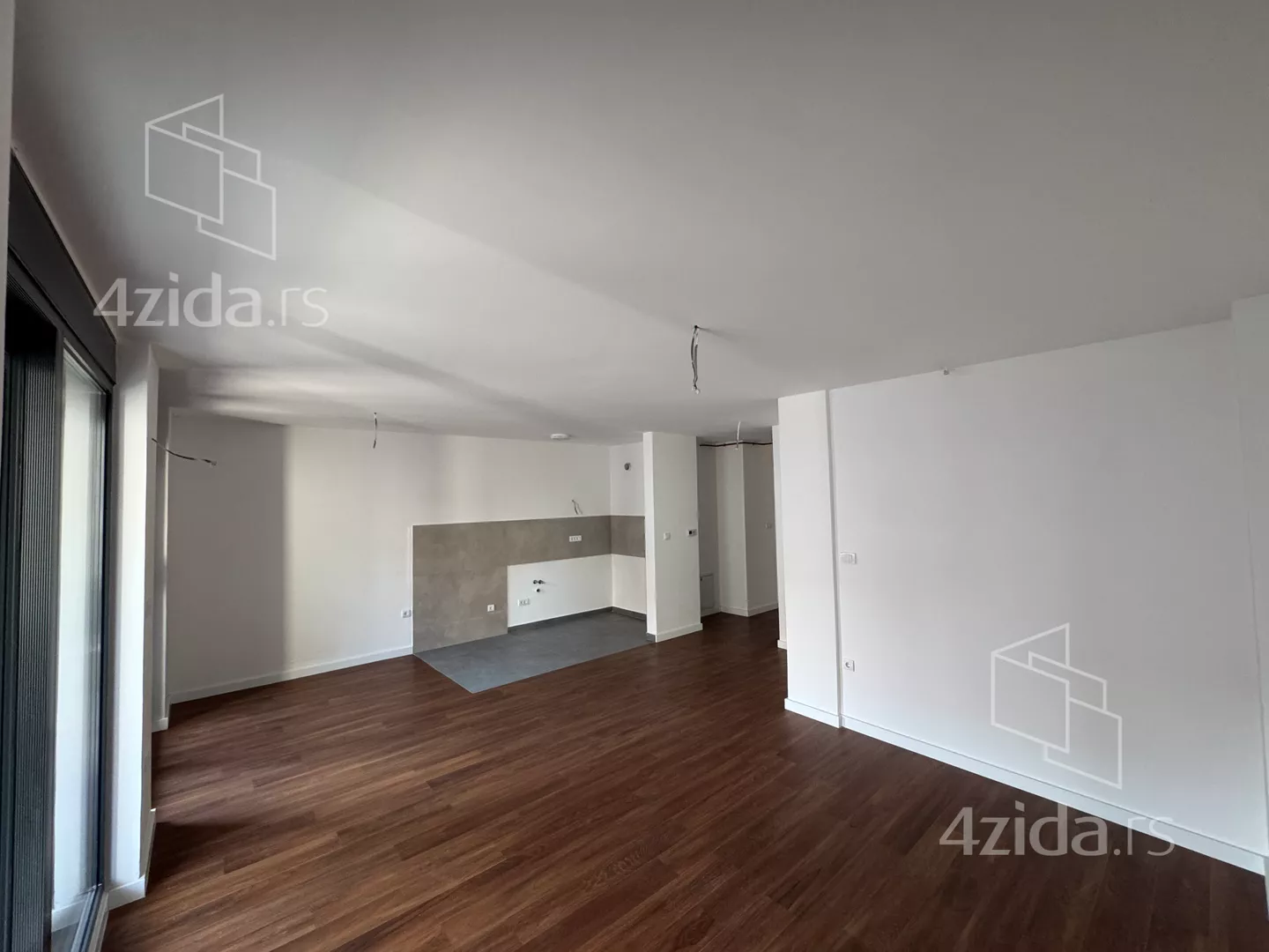 Šestosoban stan | 4zida