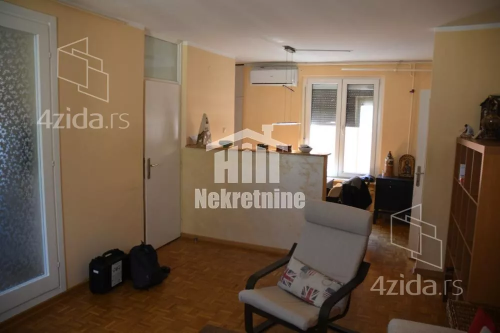 Četvoroiposoban stan | 4zida