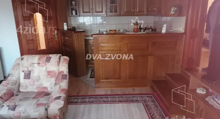 Poslovna zgrada | 4zida