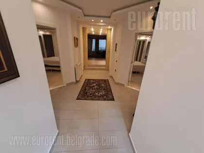 DEDINJE BELI DVOR | 4zida.rs