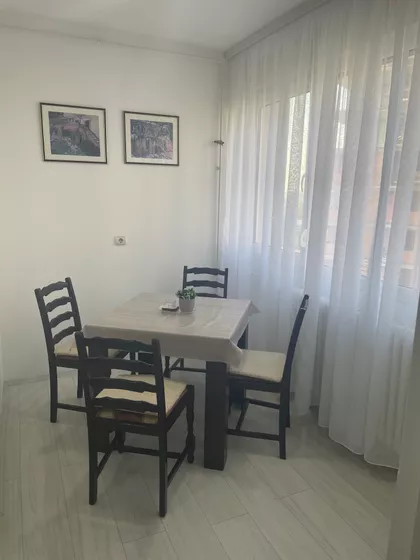 Kneza Lazara 4V | 4zida.rs