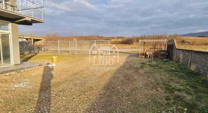 Poslovna zgrada | 4zida