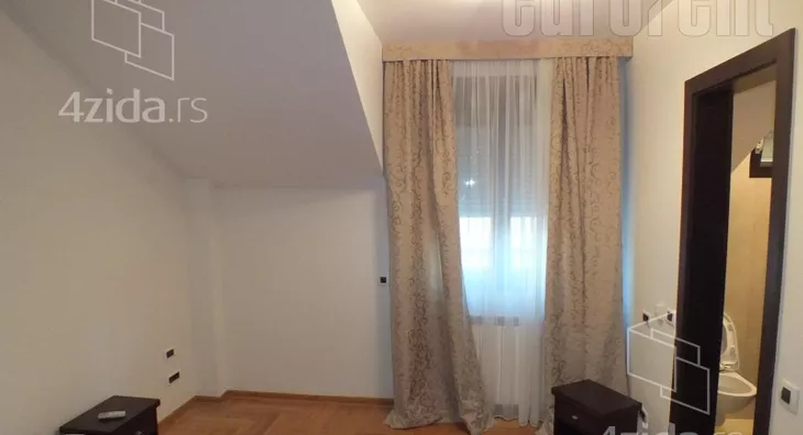 Četvoroiposoban stan | 4zida