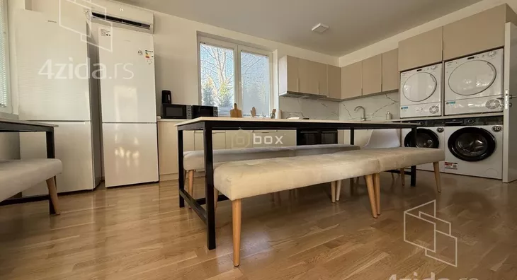 Četvoroiposoban stan | 4zida