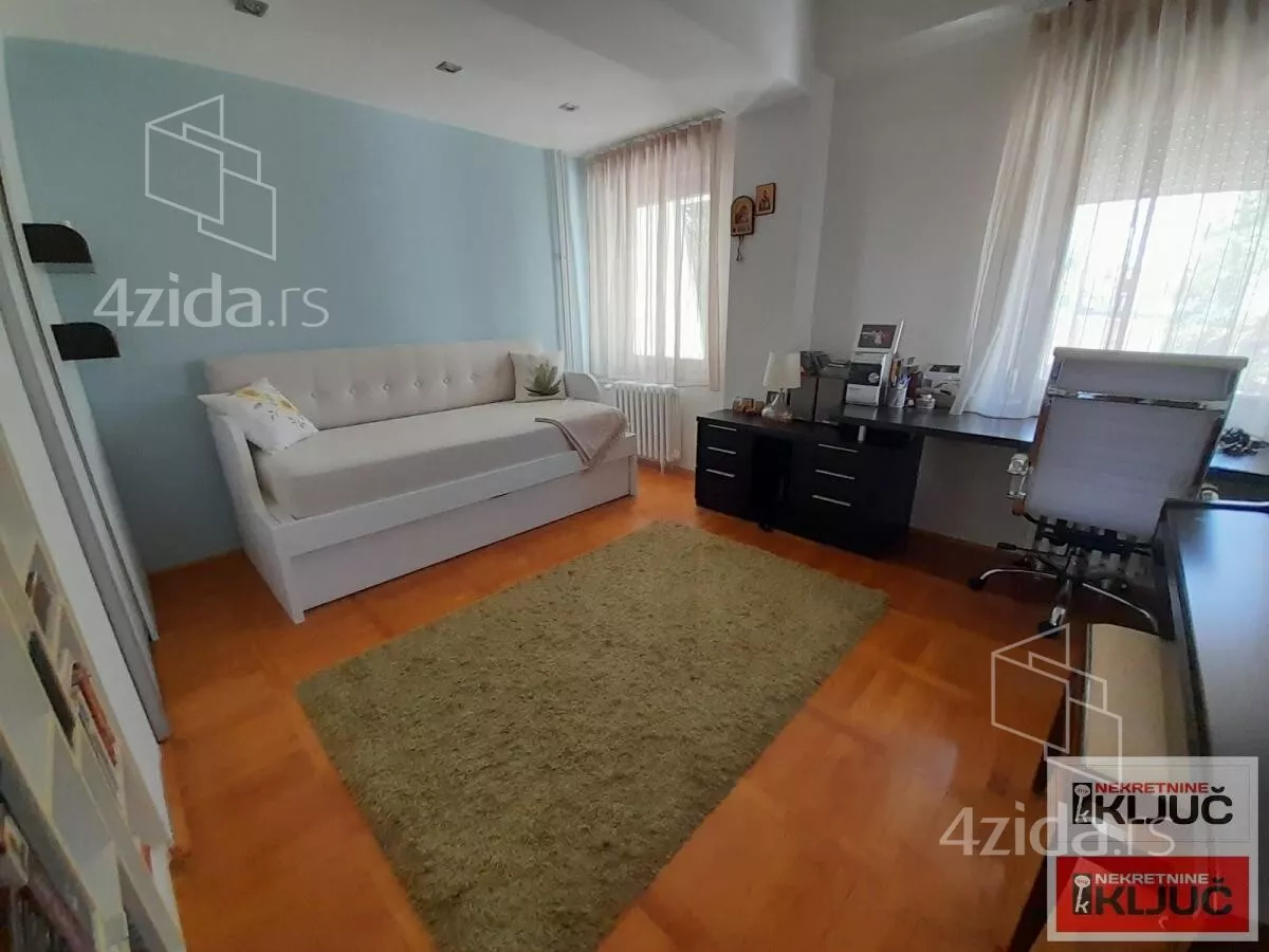 Petosoban stan | 4zida