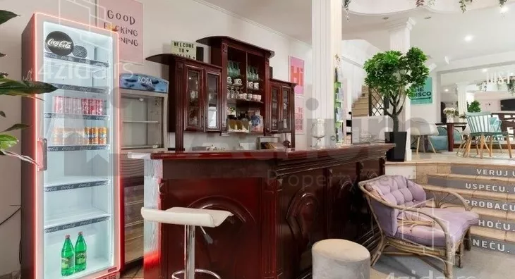 Poslovna zgrada | 4zida