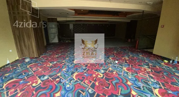 Poslovna zgrada | 4zida