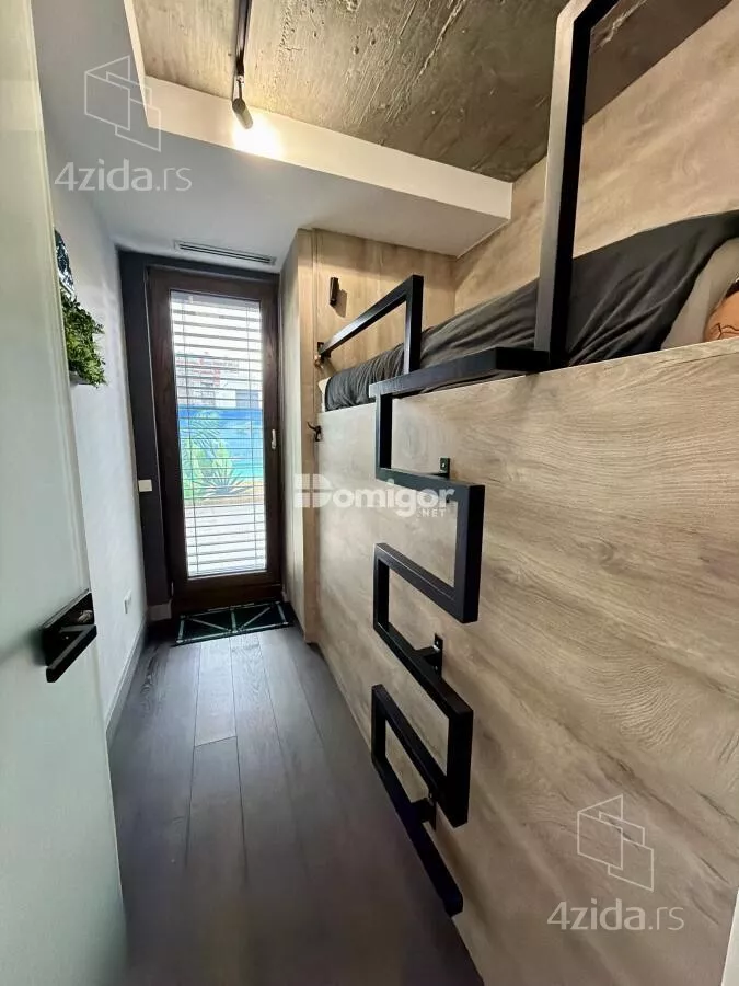 Četvoroiposoban stan | 4zida