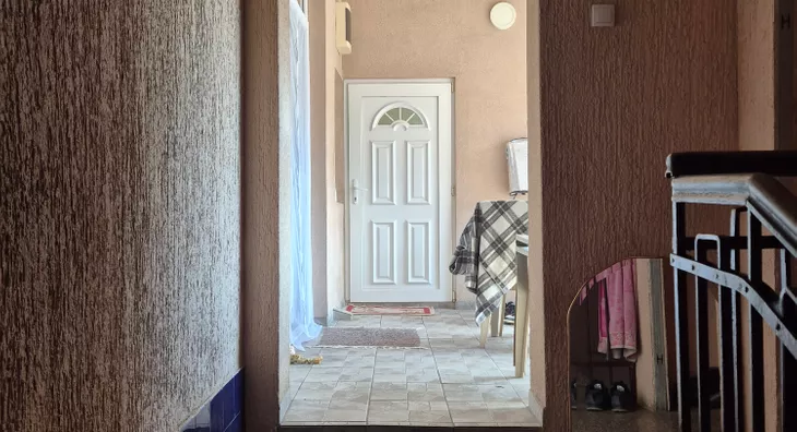 Šestosoban stan | 4zida