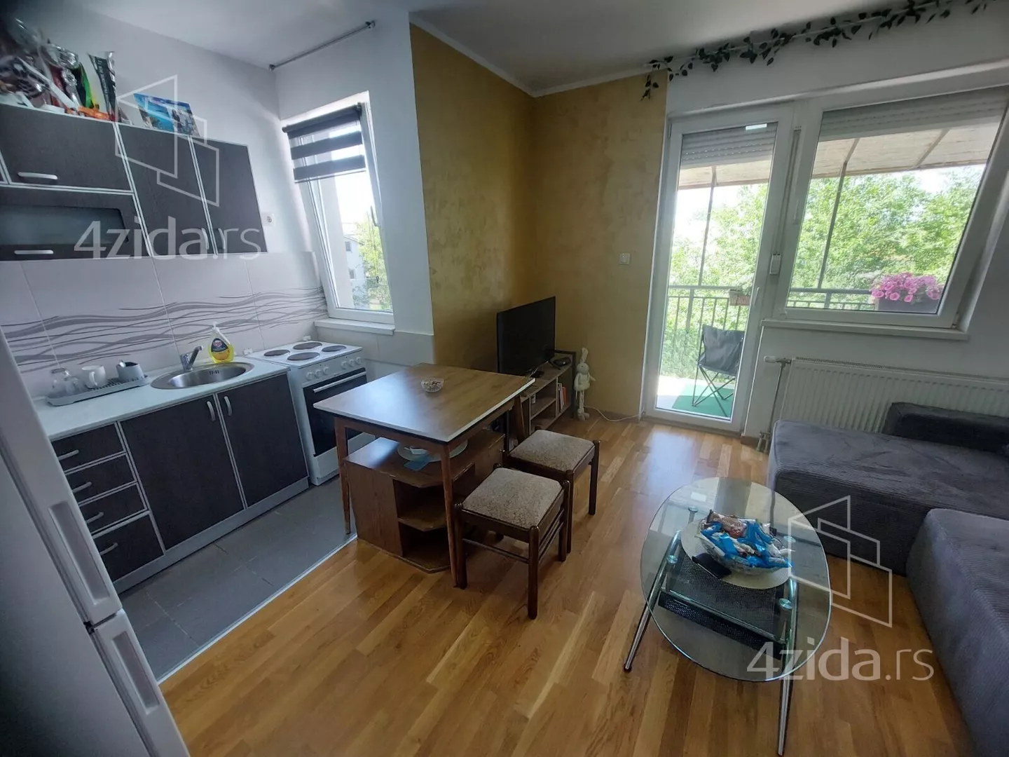 Jednoiposoban stan | 4zida